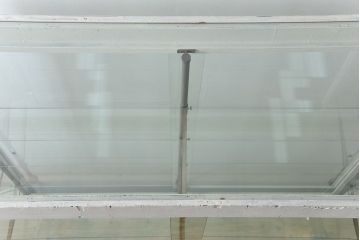 アンティーク家具　アンティーク 特大　白いペイントのオーバルガラスケース(ショーケース、飾り棚)