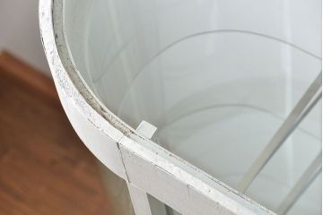 アンティーク家具　アンティーク 特大　白いペイントのオーバルガラスケース(ショーケース、飾り棚)