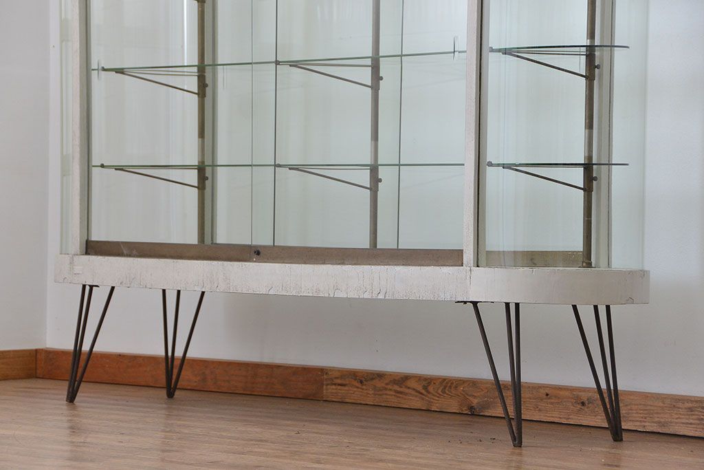 アンティーク家具　アンティーク 特大　白いペイントのオーバルガラスケース(ショーケース、飾り棚)