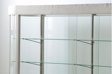 アンティーク家具　アンティーク 特大　白いペイントのオーバルガラスケース(ショーケース、飾り棚)