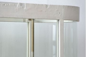 アンティーク家具　アンティーク 特大　白いペイントのオーバルガラスケース(ショーケース、飾り棚)