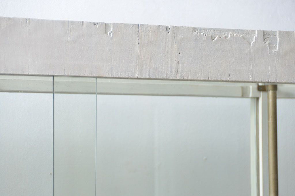 アンティーク家具　アンティーク 特大　白いペイントのオーバルガラスケース(ショーケース、飾り棚)