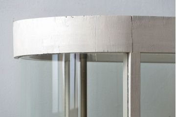 アンティーク家具　アンティーク 特大　白いペイントのオーバルガラスケース(ショーケース、飾り棚)