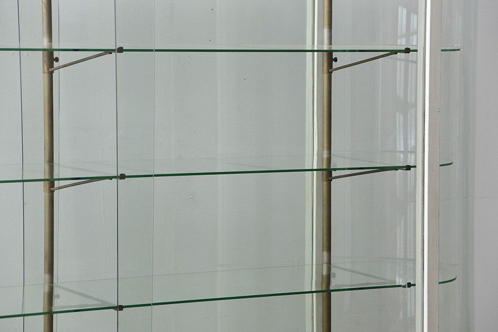 アンティーク家具　アンティーク 特大　白いペイントのオーバルガラスケース(ショーケース、飾り棚)