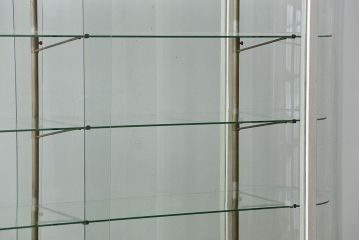 アンティーク家具　アンティーク 特大　白いペイントのオーバルガラスケース(ショーケース、飾り棚)