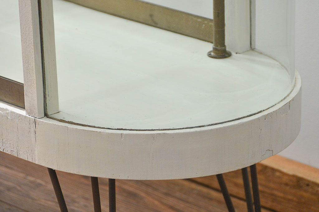 アンティーク家具　アンティーク 特大　白いペイントのオーバルガラスケース(ショーケース、飾り棚)