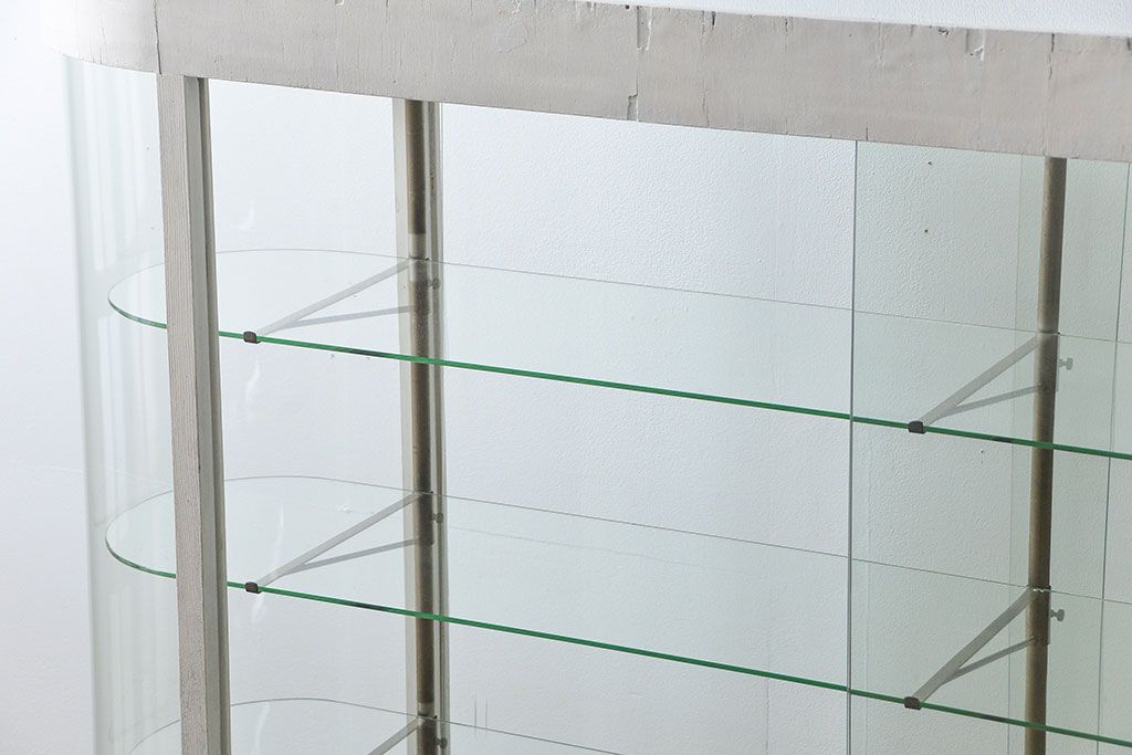 アンティーク家具　アンティーク 特大　白いペイントのオーバルガラスケース(ショーケース、飾り棚)