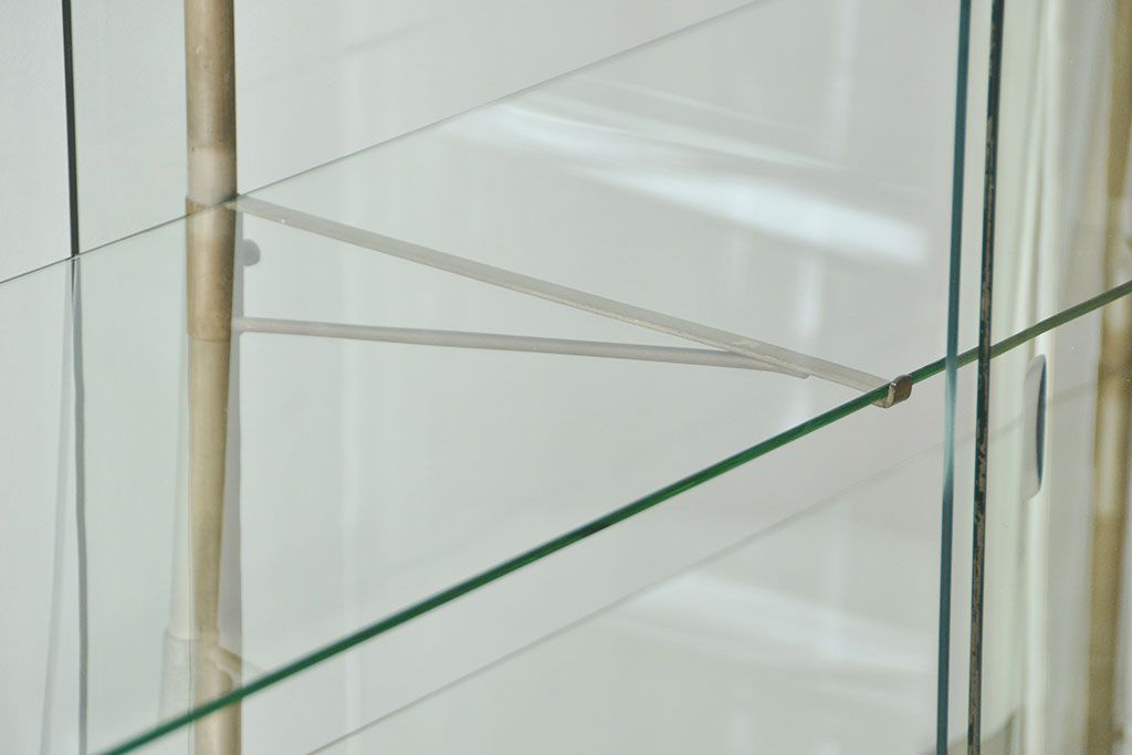 アンティーク家具　アンティーク 特大　白いペイントのオーバルガラスケース(ショーケース、飾り棚)