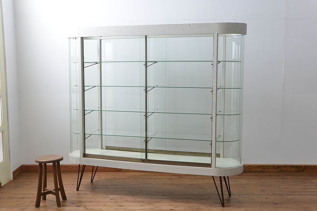 アンティーク家具　アンティーク 特大　白いペイントのオーバルガラスケース(ショーケース、飾り棚)