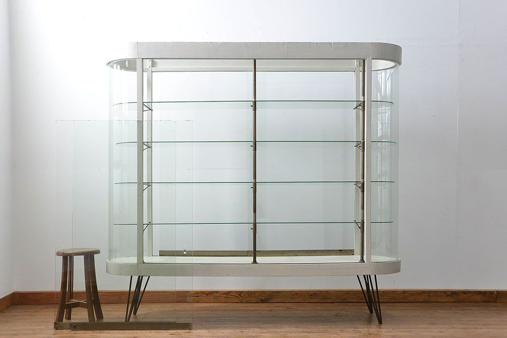 アンティーク家具　アンティーク 特大　白いペイントのオーバルガラスケース(ショーケース、飾り棚)