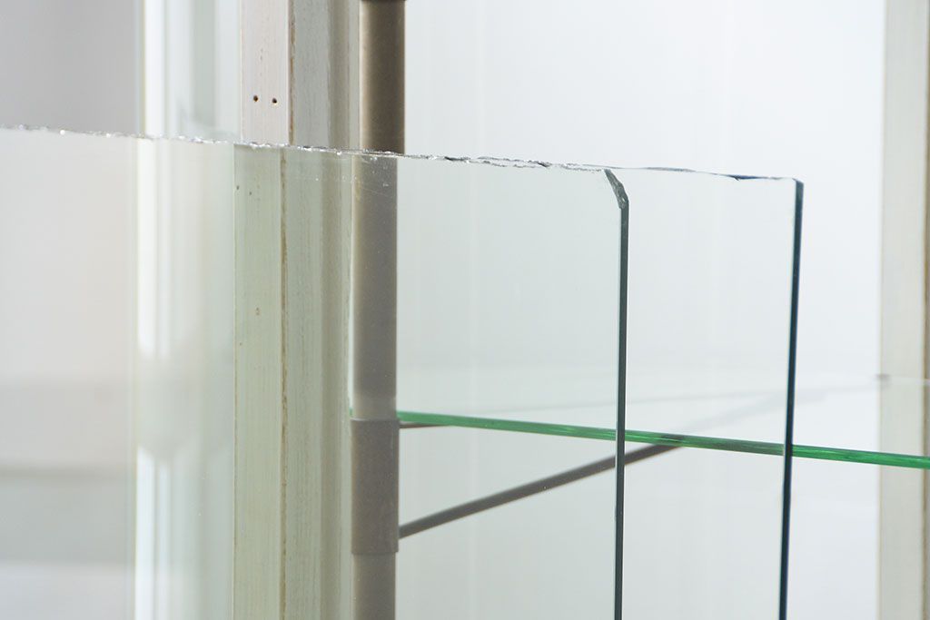 アンティーク家具　アンティーク 特大　白いペイントのオーバルガラスケース(ショーケース、飾り棚)