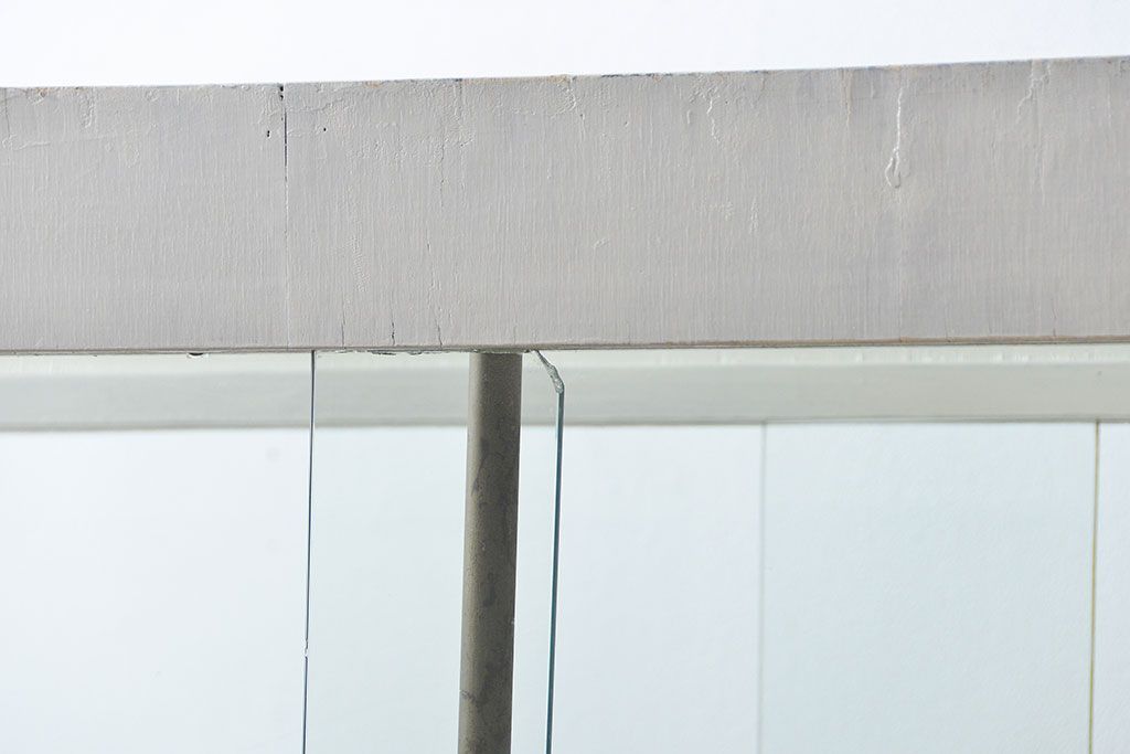 アンティーク家具　アンティーク 特大　白いペイントのオーバルガラスケース(ショーケース、飾り棚)