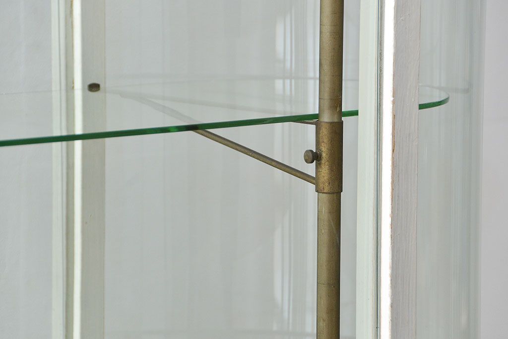 アンティーク家具　アンティーク 特大　白いペイントのオーバルガラスケース(ショーケース、飾り棚)