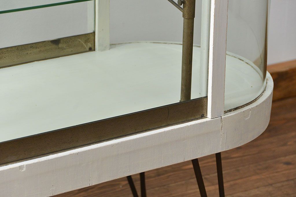 アンティーク家具　アンティーク 特大　白いペイントのオーバルガラスケース(ショーケース、飾り棚)