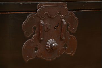 アンティーク家具　古民具・骨董 シックな庄内箪笥ローボード(1)(ローチェスト、時代箪笥)