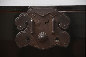 アンティーク家具　古民具・骨董 シックな庄内箪笥ローボード(2)(ローチェスト、時代箪笥)