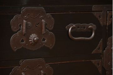 アンティーク家具　古民具・骨董 シックな庄内箪笥ローボード(2)(ローチェスト、時代箪笥)