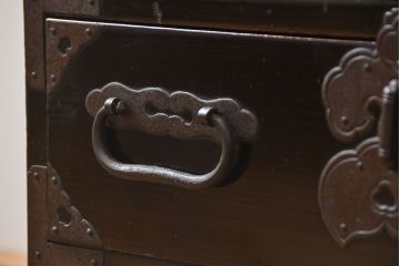 アンティーク家具　古民具・骨董 シックな庄内箪笥ローボード(2)(ローチェスト、時代箪笥)