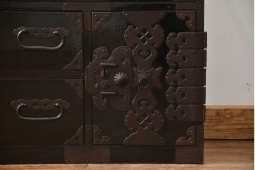 アンティーク家具　古民具・骨董 シックな庄内箪笥ローボード(2)(ローチェスト、時代箪笥)