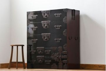 アンティーク家具　アンティーク 上手物 五丁引き 黒漆塗り 角手　庄内箪笥(時代箪笥)