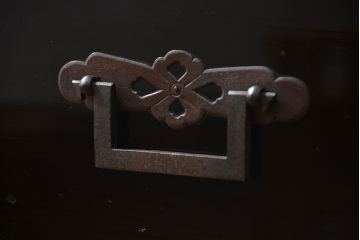アンティーク家具　アンティーク 上手物 五丁引き 黒漆塗り 角手　庄内箪笥(時代箪笥)