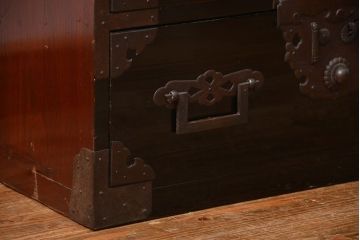 アンティーク家具　アンティーク 上手物 五丁引き 黒漆塗り 角手　庄内箪笥(時代箪笥)