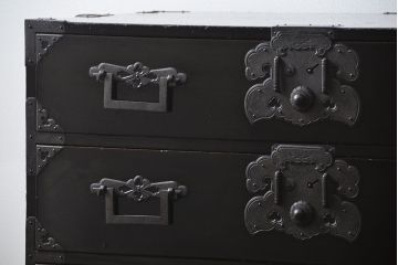 アンティーク家具　特別注文造り　内部までも漆仕上げ　六丁引き庄内箪笥(時代箪笥)