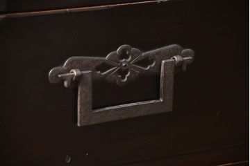 アンティーク家具　特別注文造り　内部までも漆仕上げ　六丁引き庄内箪笥(時代箪笥)