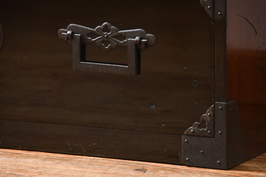 アンティーク家具　特別注文造り　内部までも漆仕上げ　六丁引き庄内箪笥(時代箪笥)