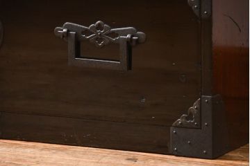 アンティーク家具　特別注文造り　内部までも漆仕上げ　六丁引き庄内箪笥(時代箪笥)