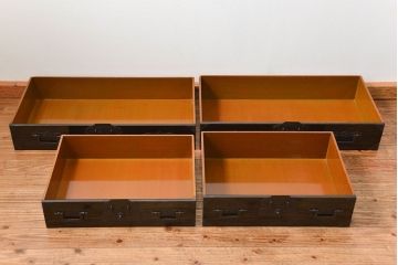アンティーク家具　特別注文造り　内部までも漆仕上げ　六丁引き庄内箪笥(時代箪笥)