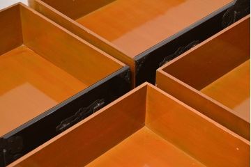 アンティーク家具　特別注文造り　内部までも漆仕上げ　六丁引き庄内箪笥(時代箪笥)