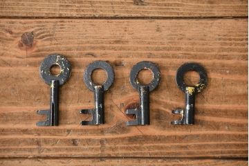 アンティーク家具　特別注文造り　内部までも漆仕上げ　六丁引き庄内箪笥(時代箪笥)