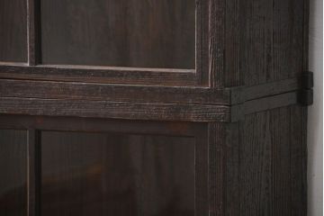 アンティーク家具　古民具・骨董 重厚な金具の付いた大きなガラス収納棚(ガラスケース、飾り棚、ショーケース)