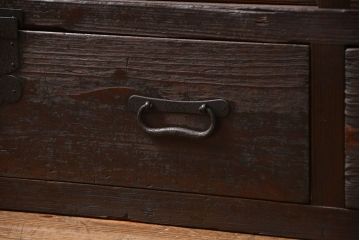 アンティーク家具　古民具・骨董 重厚な金具の付いた大きなガラス収納棚(ガラスケース、飾り棚、ショーケース)