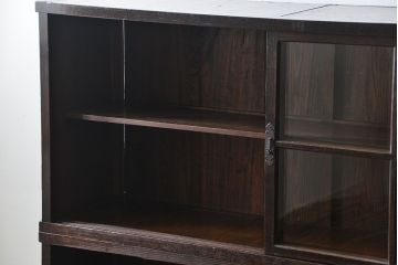 アンティーク家具　古民具・骨董 重厚な金具の付いた大きなガラス収納棚(ガラスケース、飾り棚、ショーケース)