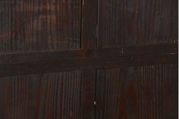 アンティーク家具　古民具・骨董 重厚な金具の付いた大きなガラス収納棚(ガラスケース、飾り棚、ショーケース)