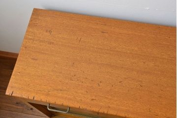 アンティーク家具　アンティーク モールガラス入りの脚付きキッチンキャビネット(食器棚、収納棚)