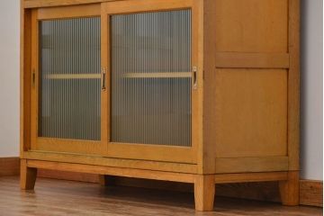 アンティーク家具　アンティーク モールガラス入りの脚付きキッチンキャビネット(食器棚、収納棚)