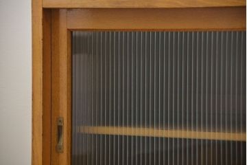 アンティーク家具　アンティーク モールガラス入りの脚付きキッチンキャビネット(食器棚、収納棚)