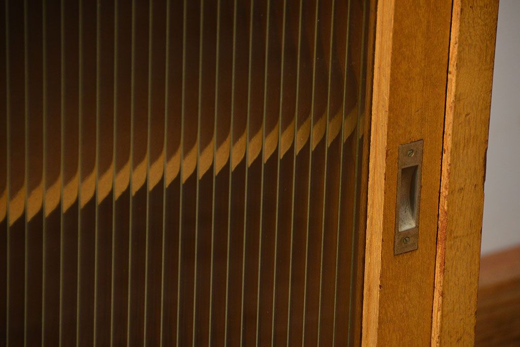 アンティーク家具　アンティーク モールガラス入りの脚付きキッチンキャビネット(食器棚、収納棚)