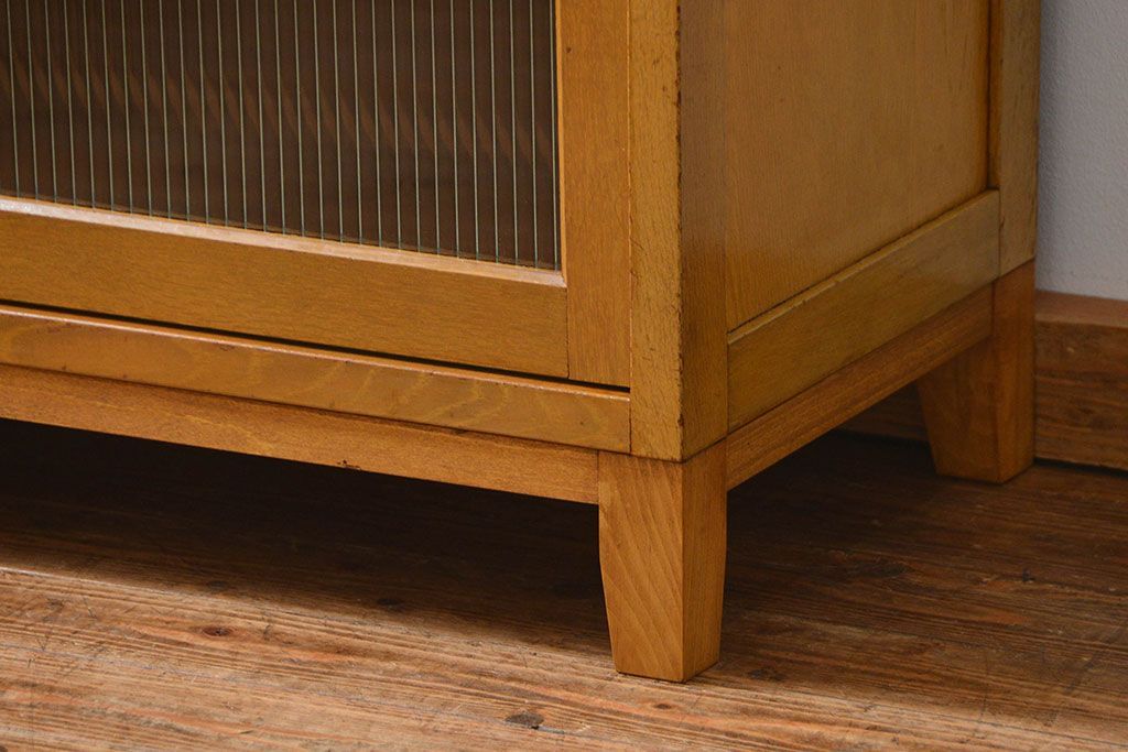 アンティーク家具　アンティーク モールガラス入りの脚付きキッチンキャビネット(食器棚、収納棚)