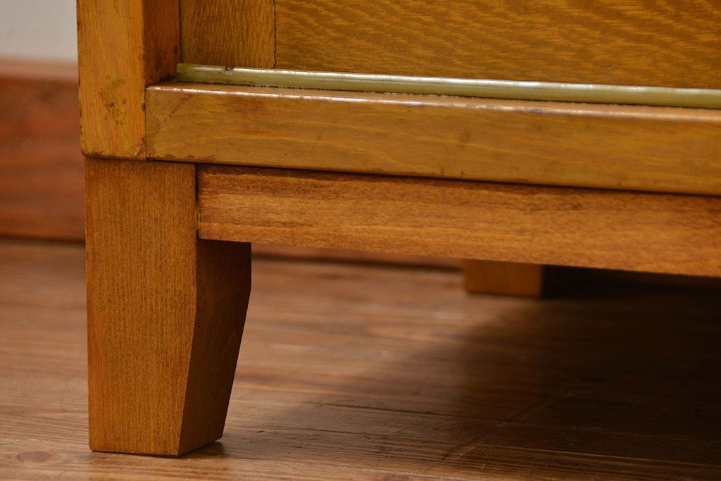 アンティーク家具　アンティーク モールガラス入りの脚付きキッチンキャビネット(食器棚、収納棚)