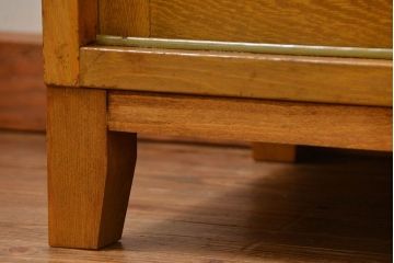 アンティーク家具　アンティーク モールガラス入りの脚付きキッチンキャビネット(食器棚、収納棚)