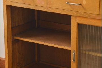 アンティーク家具　アンティーク モールガラス入りの脚付きキッチンキャビネット(食器棚、収納棚)