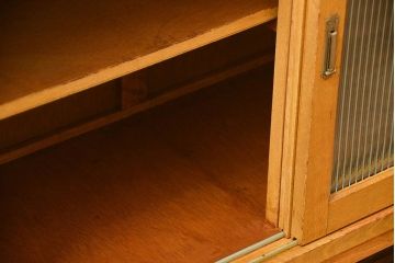 アンティーク家具　アンティーク モールガラス入りの脚付きキッチンキャビネット(食器棚、収納棚)