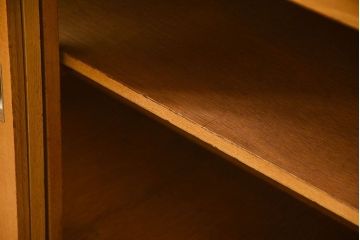 アンティーク家具　アンティーク モールガラス入りの脚付きキッチンキャビネット(食器棚、収納棚)