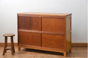 アンティーク家具　アンティーク モールガラス入りの脚付きキッチンキャビネット(食器棚、収納棚)