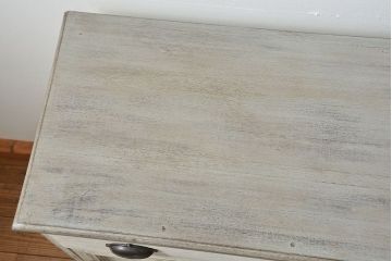 アンティーク家具　アンティークペイント　モールガラス入り脚付きチェスト(タンス、ドロワー)