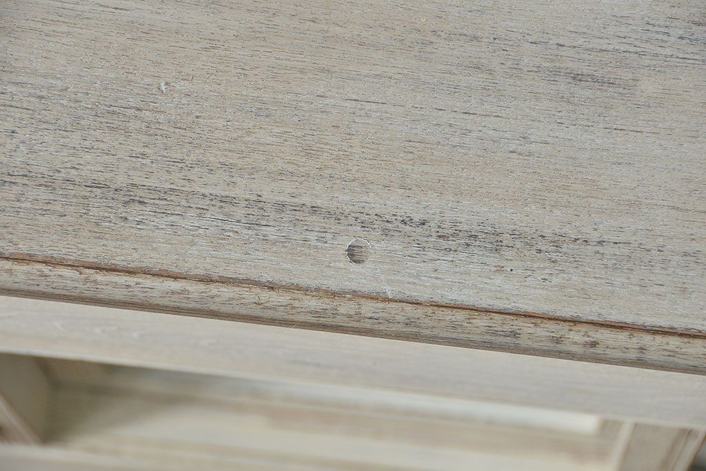 アンティーク家具　アンティークペイント　モールガラス入り脚付きチェスト(タンス、ドロワー)